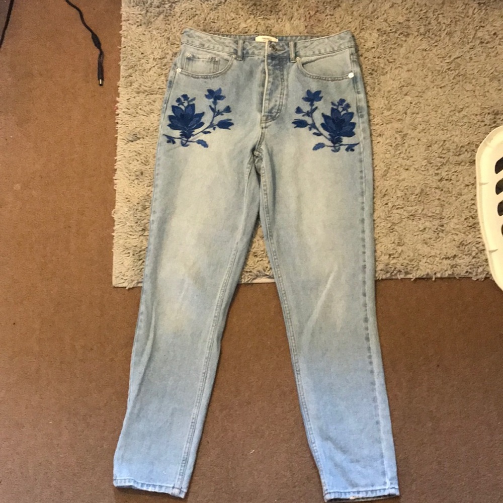 Forever 21 mom jeans with flowers. Size 27